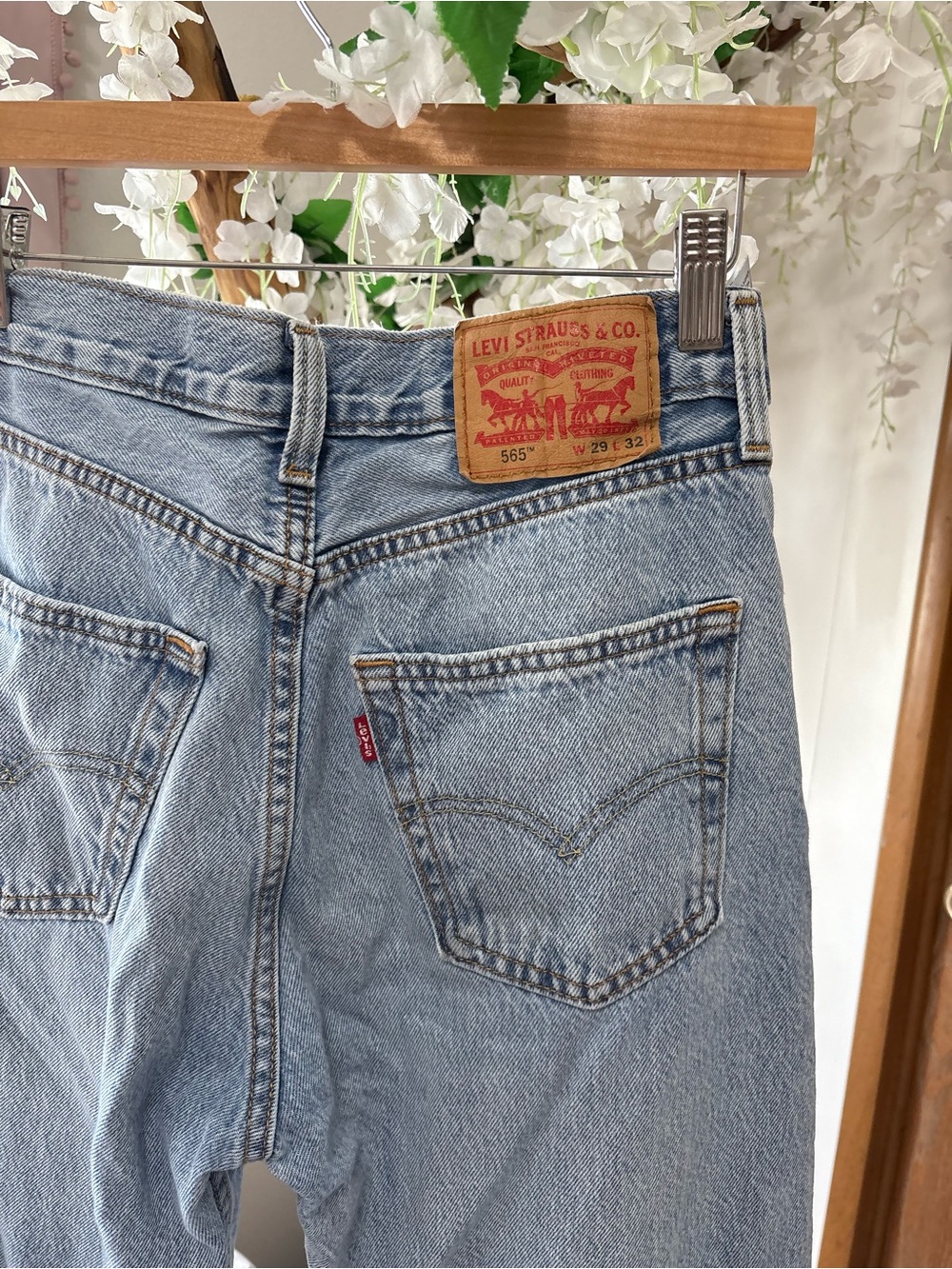 Levi's Straight-Leg 565 Jeans - Light Blue Wash - Picture 5 of 6
